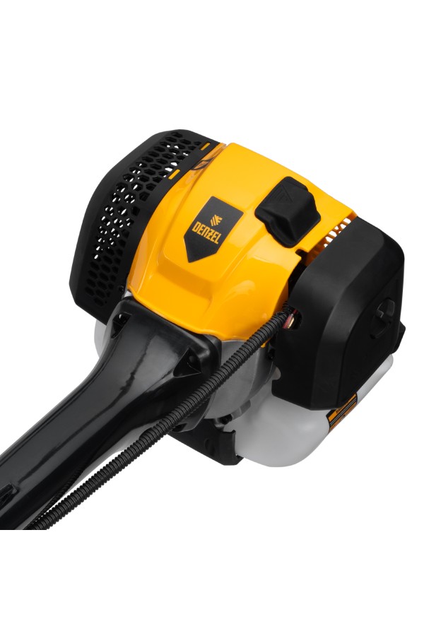 Триммер бензиновый DGT-43-PRO, анти-вибро, 43 см3, неразъем, состоит из 2 частей Denzel