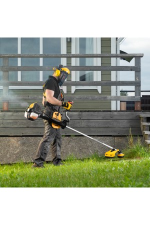 Триммер бензиновый DGT-52-PRO, анти-вибро, 52 см3, неразъем, состоит из 2 частей Denzel