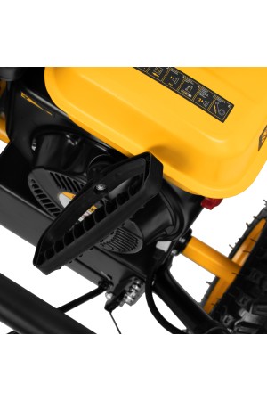 Бензиновая снегоуборочная машина SBM 610, 212 cc, ручной старт, фара Denzel
