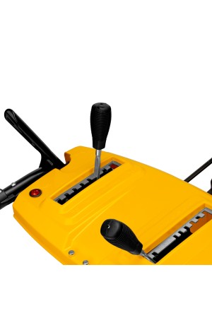 Бензиновая снегоуборочная машина SBM 610S PRO, 212 cc, электростартер, фара, обогрев Denzel